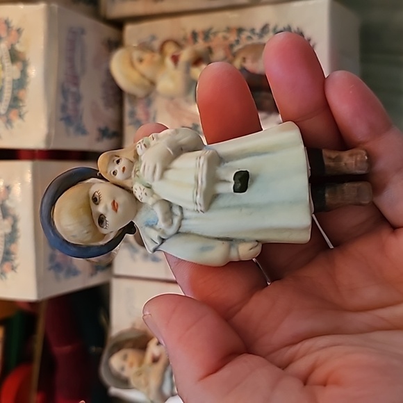 8 Limited Edition Jan Hagara ornaments - Picture 6 of 6